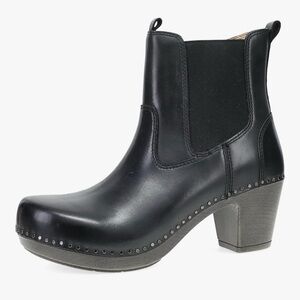 Dansko Black Leather Ankle Booties size 38 euro ( women’s 7.5 to size 8)